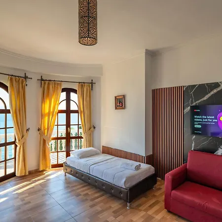 Monte Cristo Hotel - Rooftop Pool 4* Sarandë
